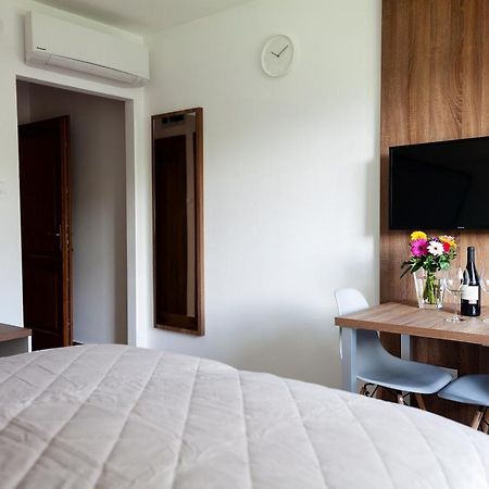 Hvt Comfort Apartments Mezokovesd Luaran gambar
