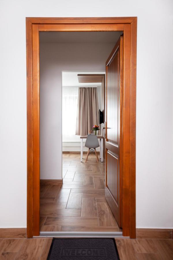 Hvt Comfort Apartments Mezokovesd Luaran gambar