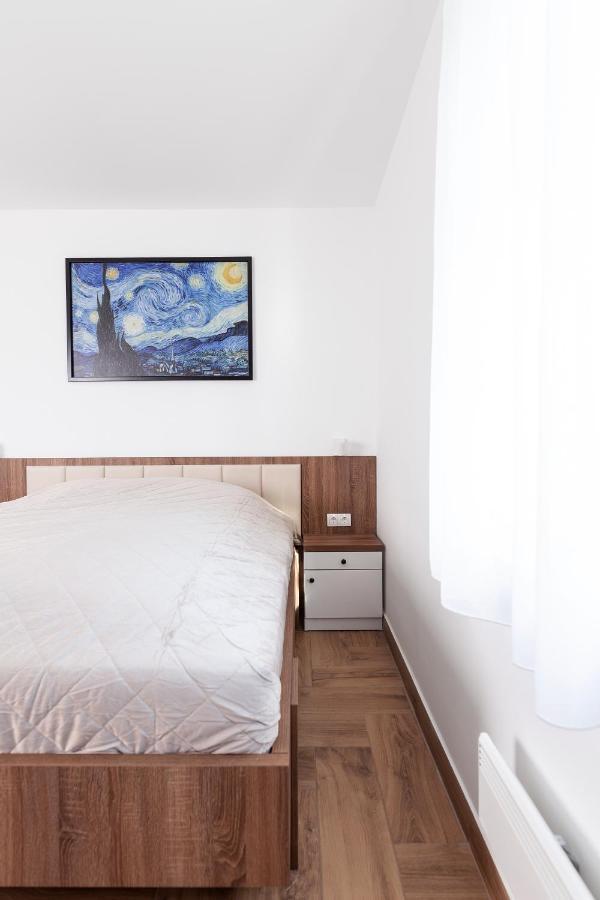 Hvt Comfort Apartments Mezokovesd Luaran gambar