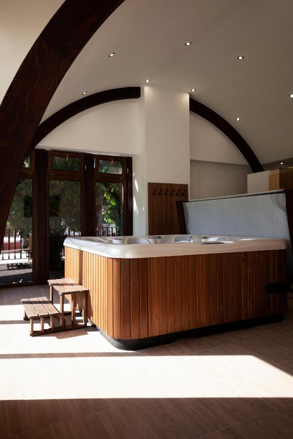 Hvt Comfort Apartments Mezokovesd Luaran gambar