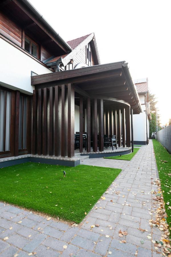 Hvt Comfort Apartments Mezokovesd Luaran gambar