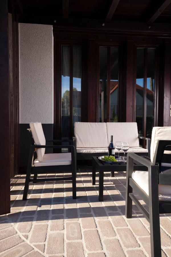 Hvt Comfort Apartments Mezokovesd Luaran gambar