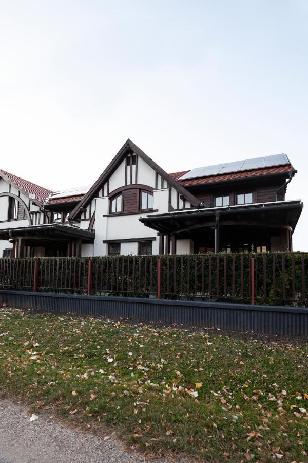 Hvt Comfort Apartments Mezokovesd Luaran gambar