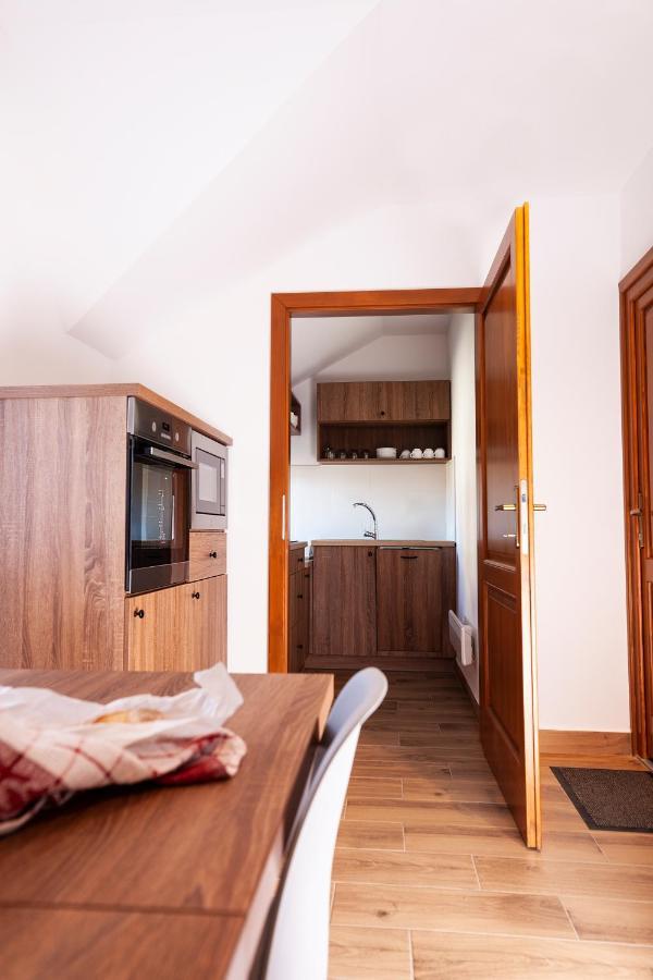Hvt Comfort Apartments Mezokovesd Luaran gambar