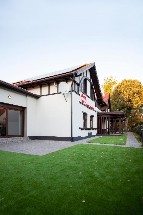 Hvt Comfort Apartments Mezokovesd Luaran gambar