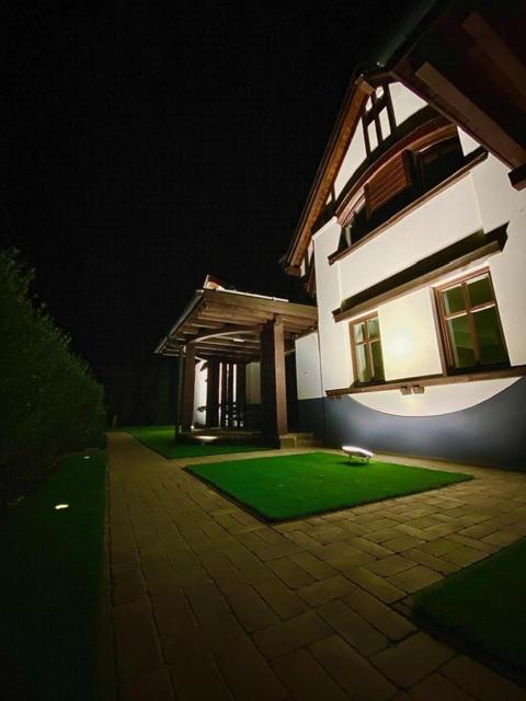Hvt Comfort Apartments Mezokovesd Luaran gambar